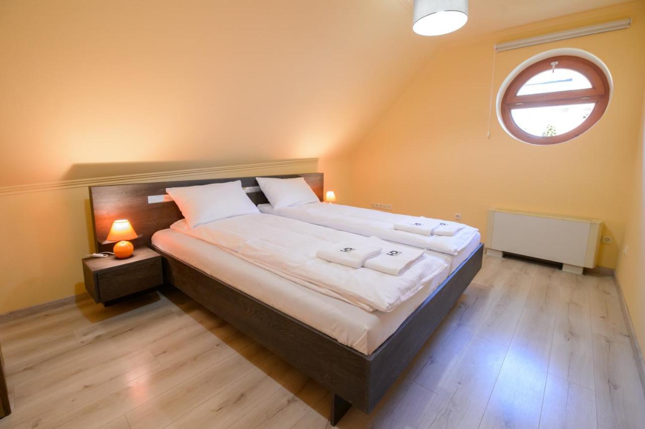 Hr Apartmanhaz إغير المظهر الخارجي الصورة