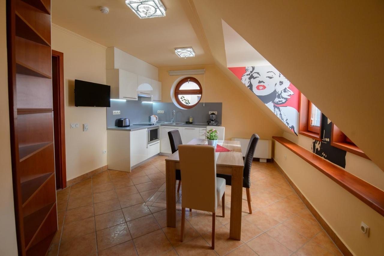 Hr Apartmanhaz إغير المظهر الخارجي الصورة